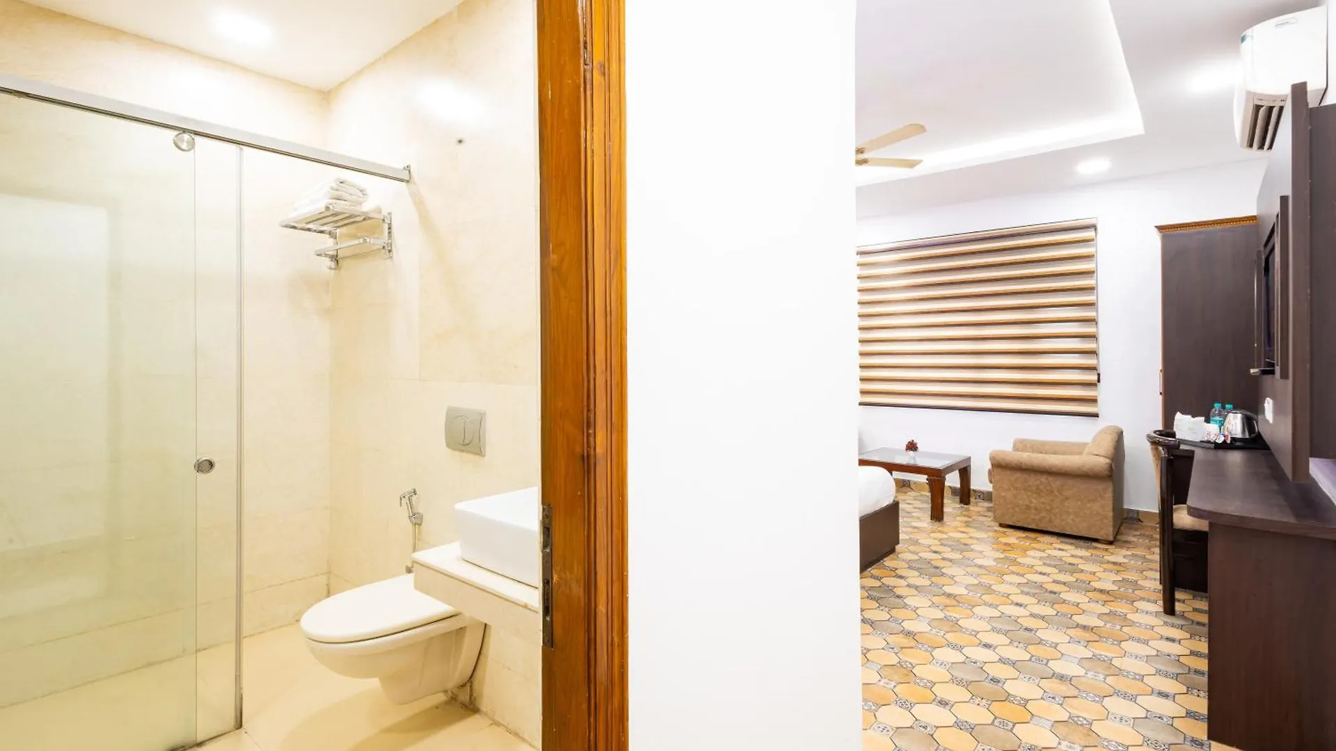Hotel Panickers Residency - Ajmal Khan Market Near Karol Bagh Metro Delhi  3*, Delhi (National Capital Territory of India)